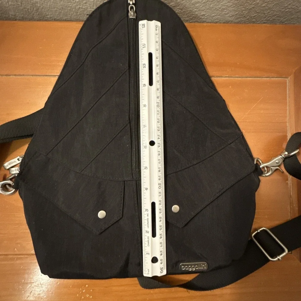 Baggallini Traverse Convertible Sling Bag Backpack Black Nylon Teardrop Shape